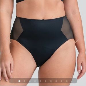 Honeylove crossover brief NWT